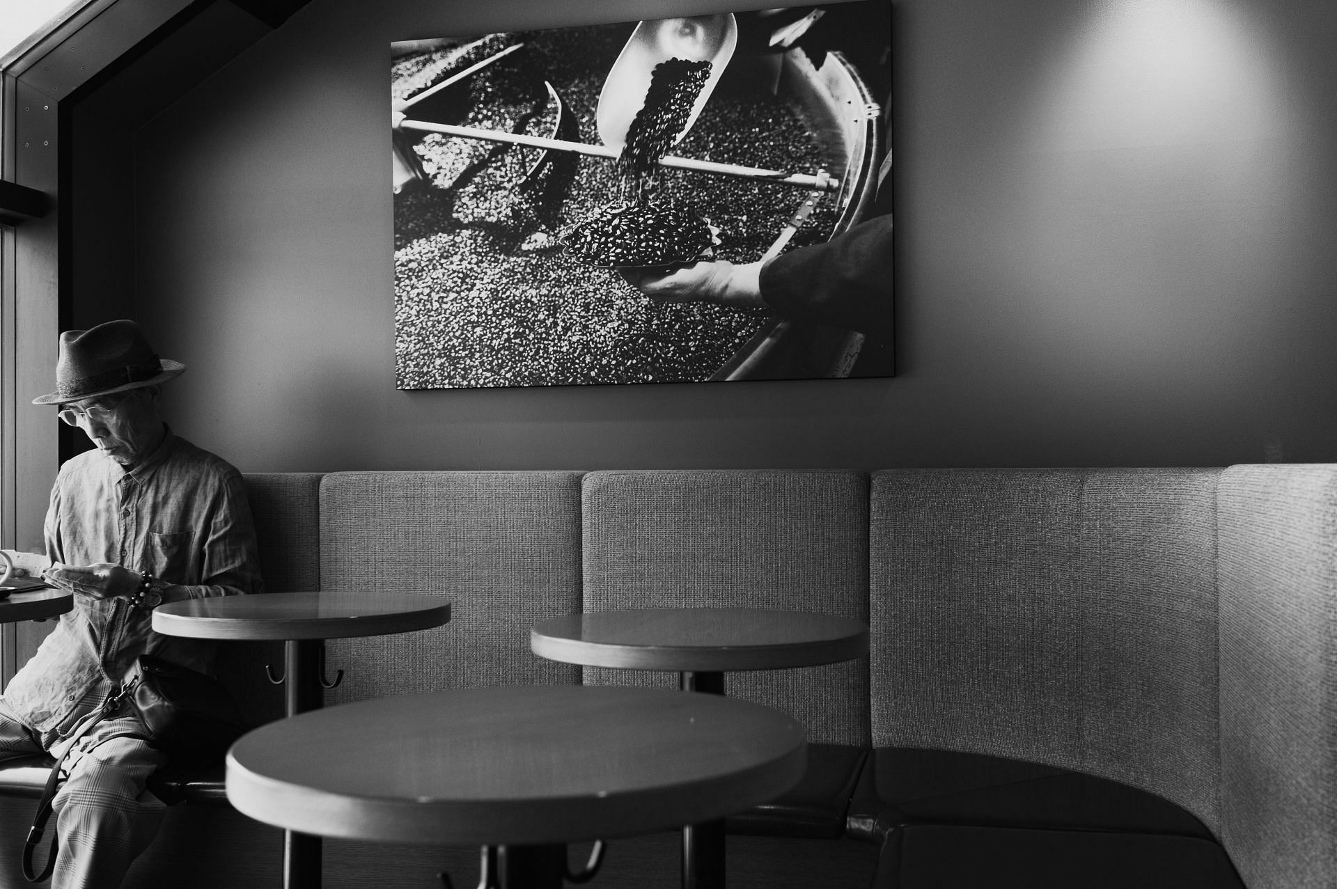Even though the order is wrong, customers are happy (Image via Unsplash/Simon Launay)